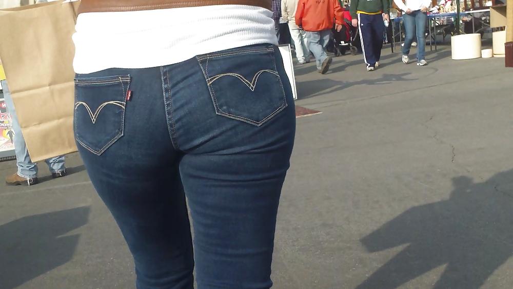 25P Nice big ass & butt in tight blue jeans 