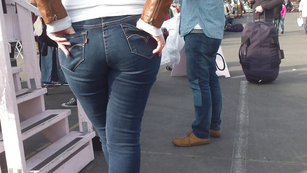 25P Nice big ass & butt in tight blue jeans 