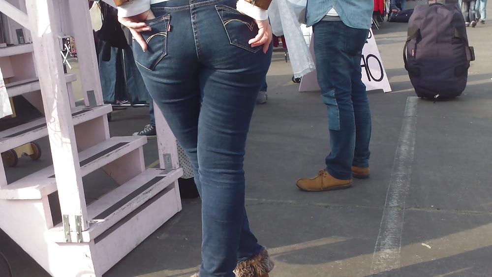 25P Nice big ass & butt in tight blue jeans 