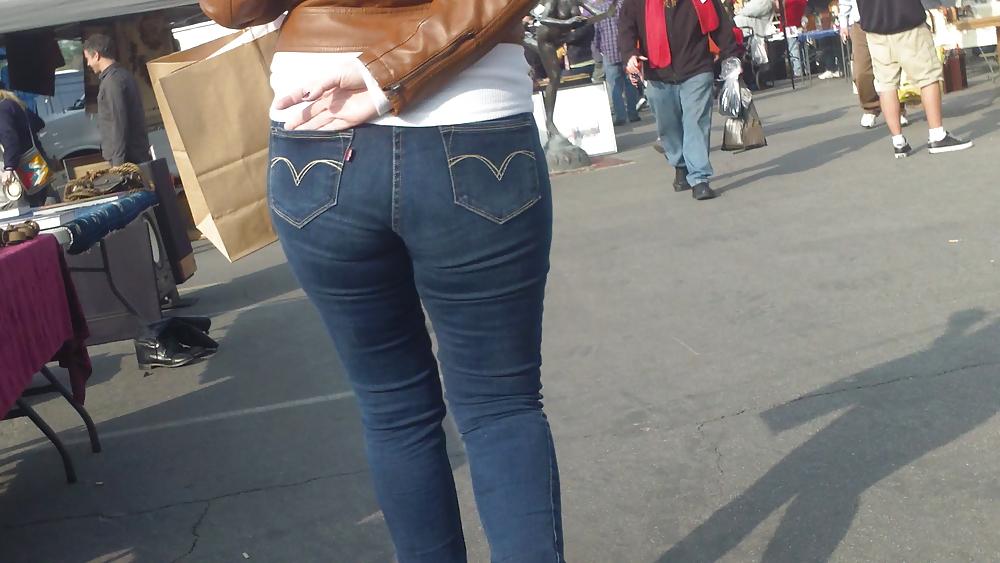 25P Nice big ass & butt in tight blue jeans 
