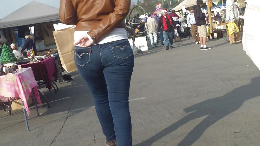 25P Nice big ass & butt in tight blue jeans 