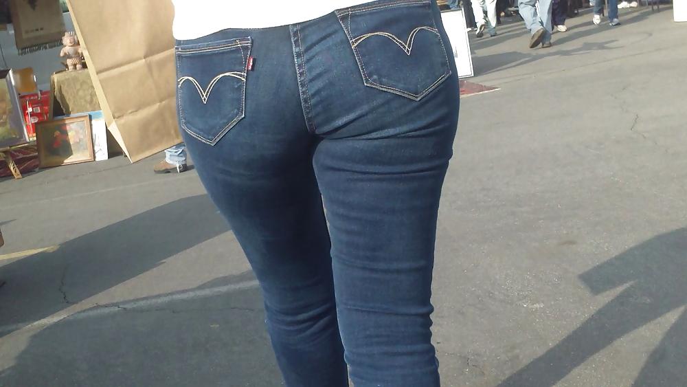 25P Nice big ass & butt in tight blue jeans 