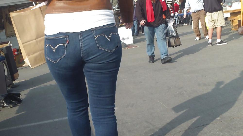 25P Nice big ass & butt in tight blue jeans 