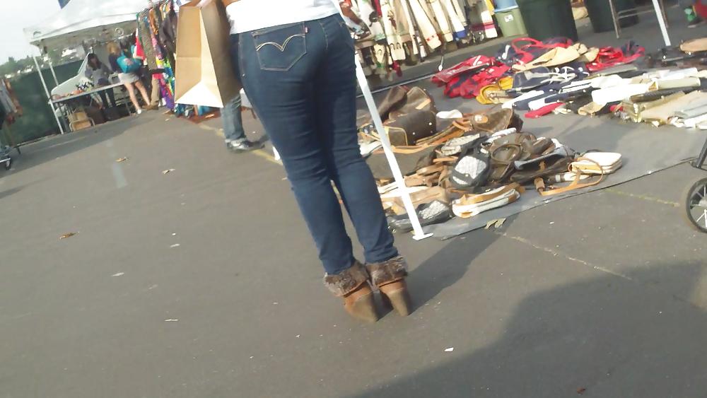 25P Nice big ass & butt in tight blue jeans 