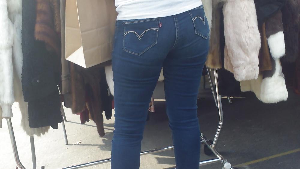 25P Nice big ass & butt in tight blue jeans 