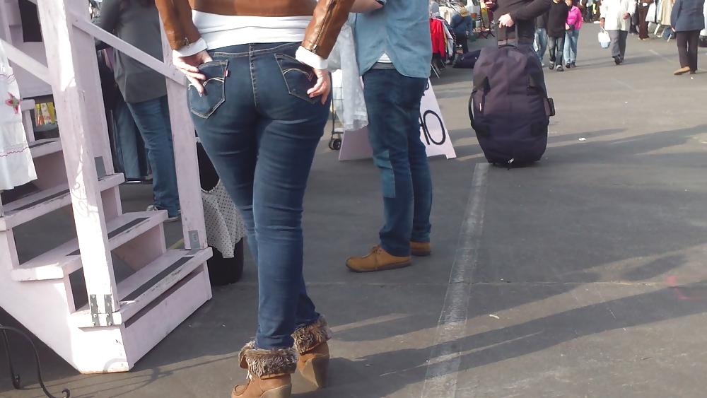 25P Nice big ass & butt in tight blue jeans 