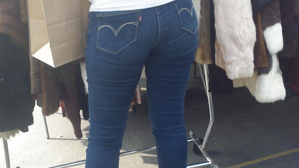 25P Nice big ass & butt in tight blue jeans 