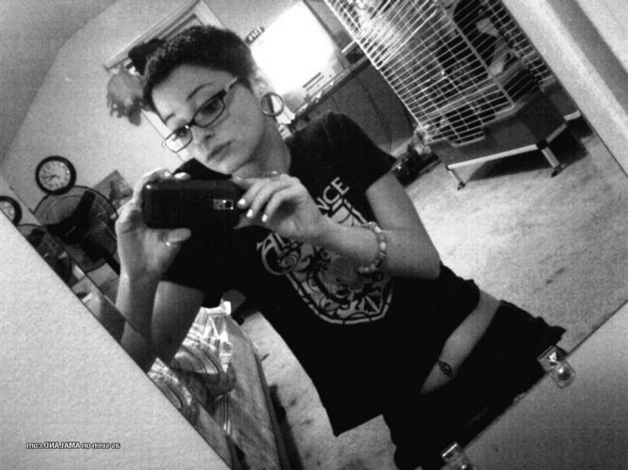 12P Various sexy emo chicks posing for the cam