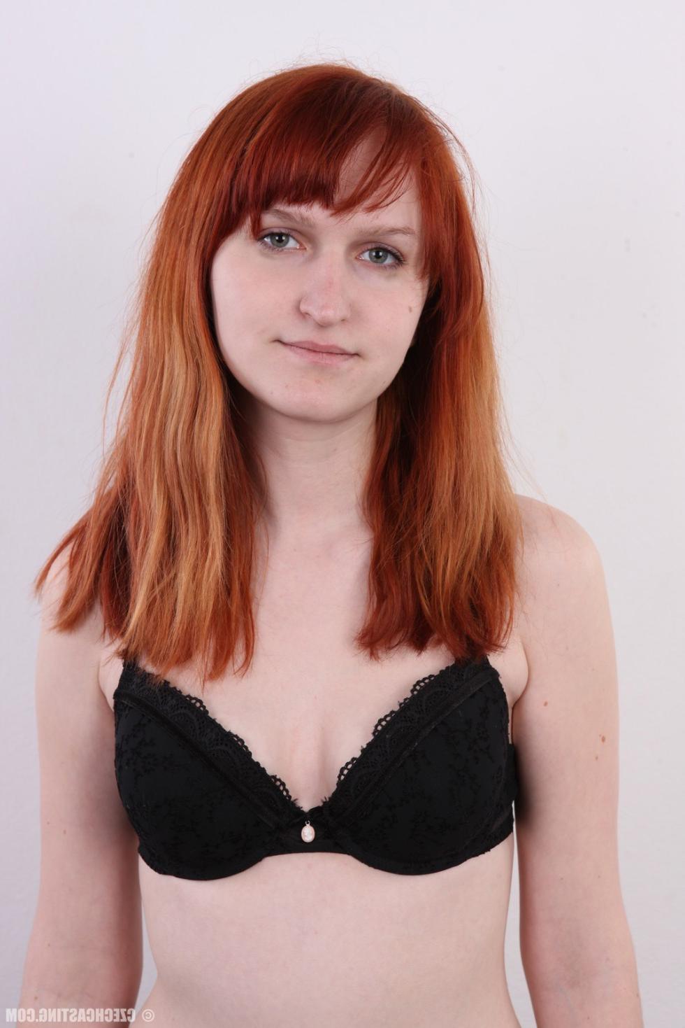 15P Amateur redhead girl in casting photos