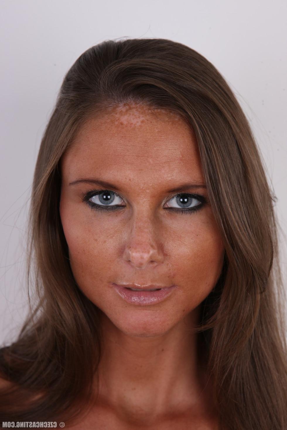 16P Hot model poses in these casting pics