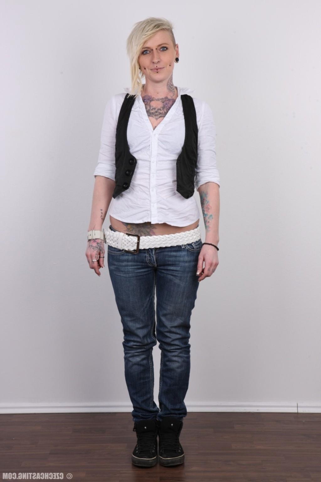 17P Tattooed and pierced blonde in casting pics