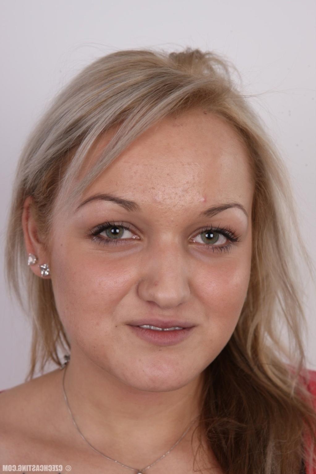 17P Petite amateur girl in casting scene