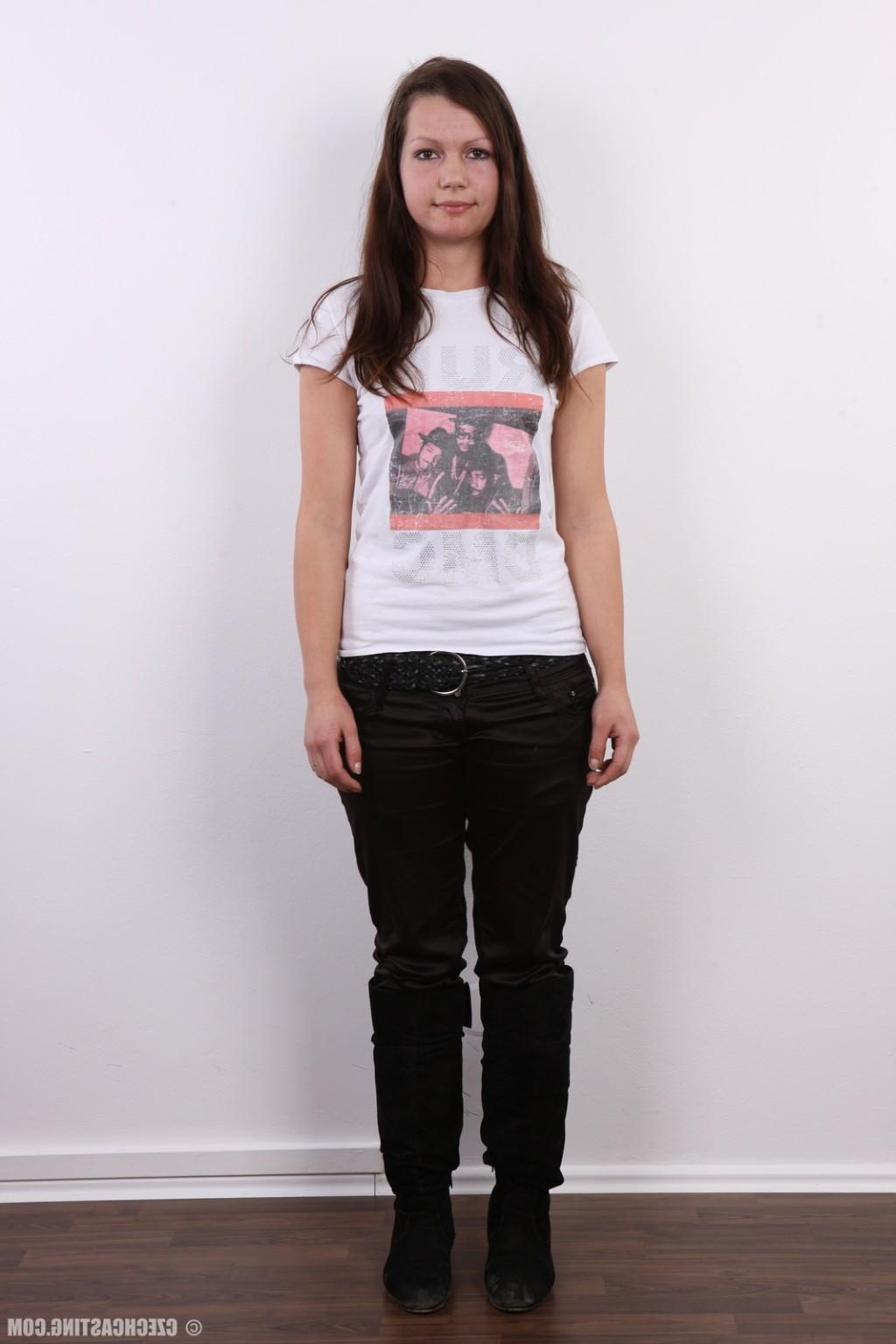 17P Hot brunette casting images