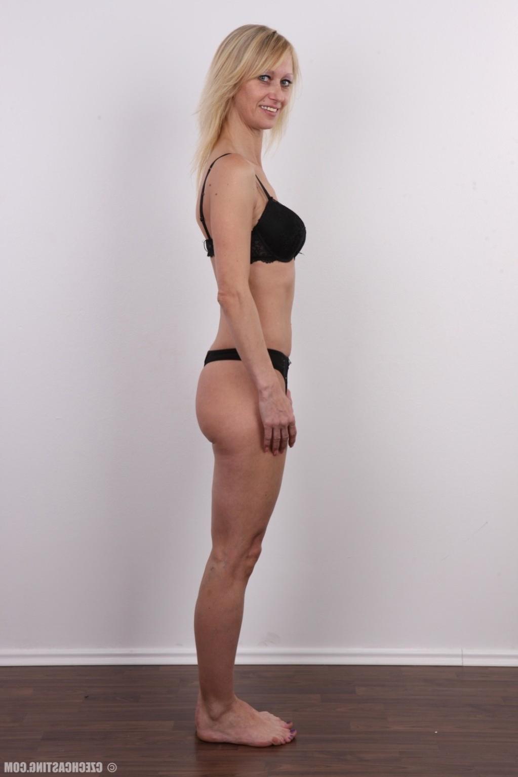 17P Hot mature wife poses in these casting photos