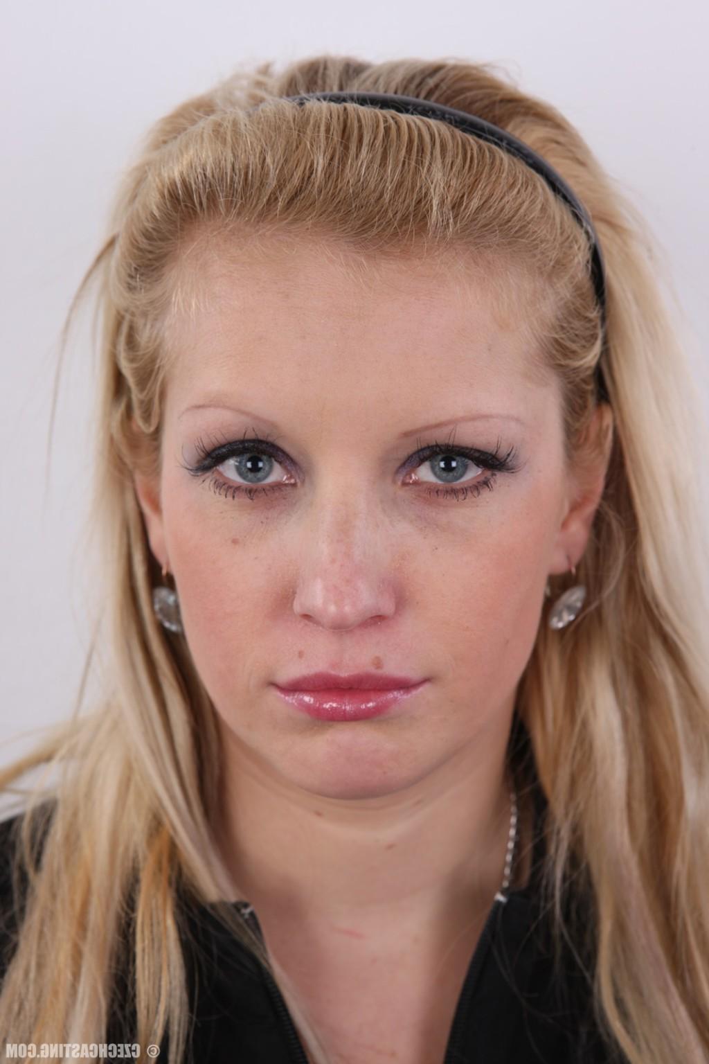 17P Chubby blonde in casting photos