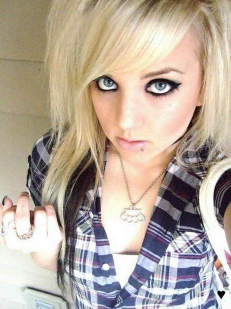 15P Emo gfs posing and selfshot