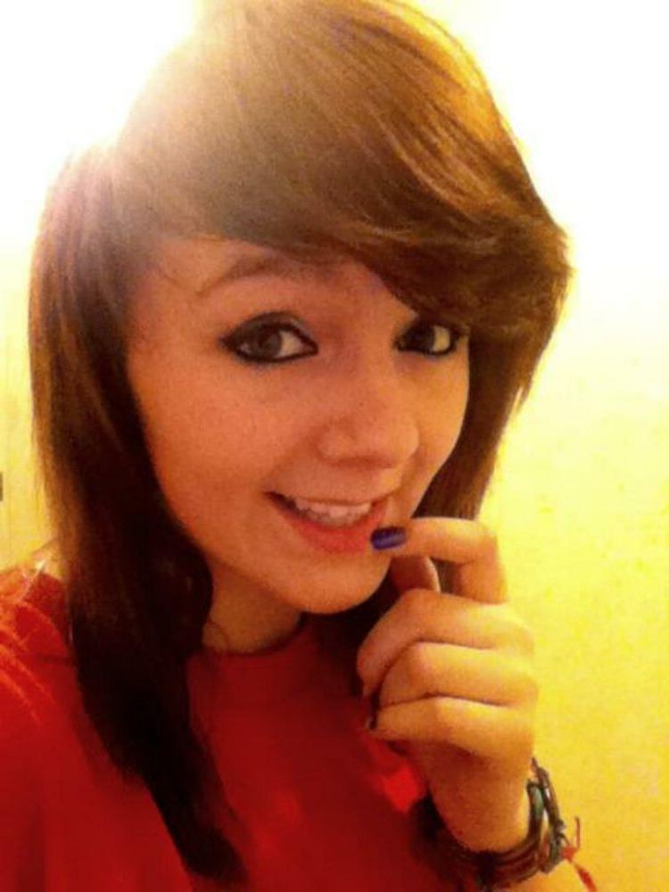 15P Emo gfs posing and selfshot