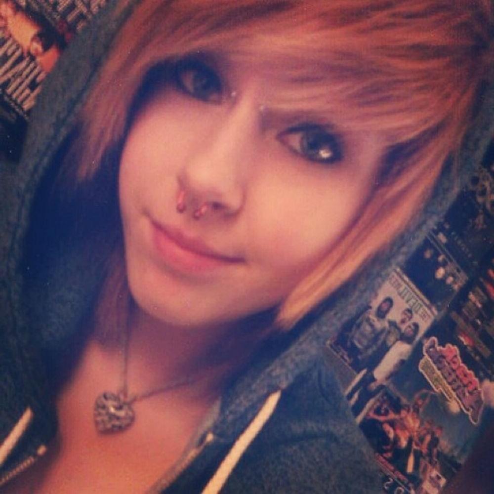 15P Emo gfs posing and selfshot