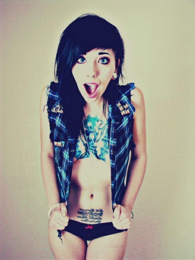 15P Emo gfs posing and selfshot