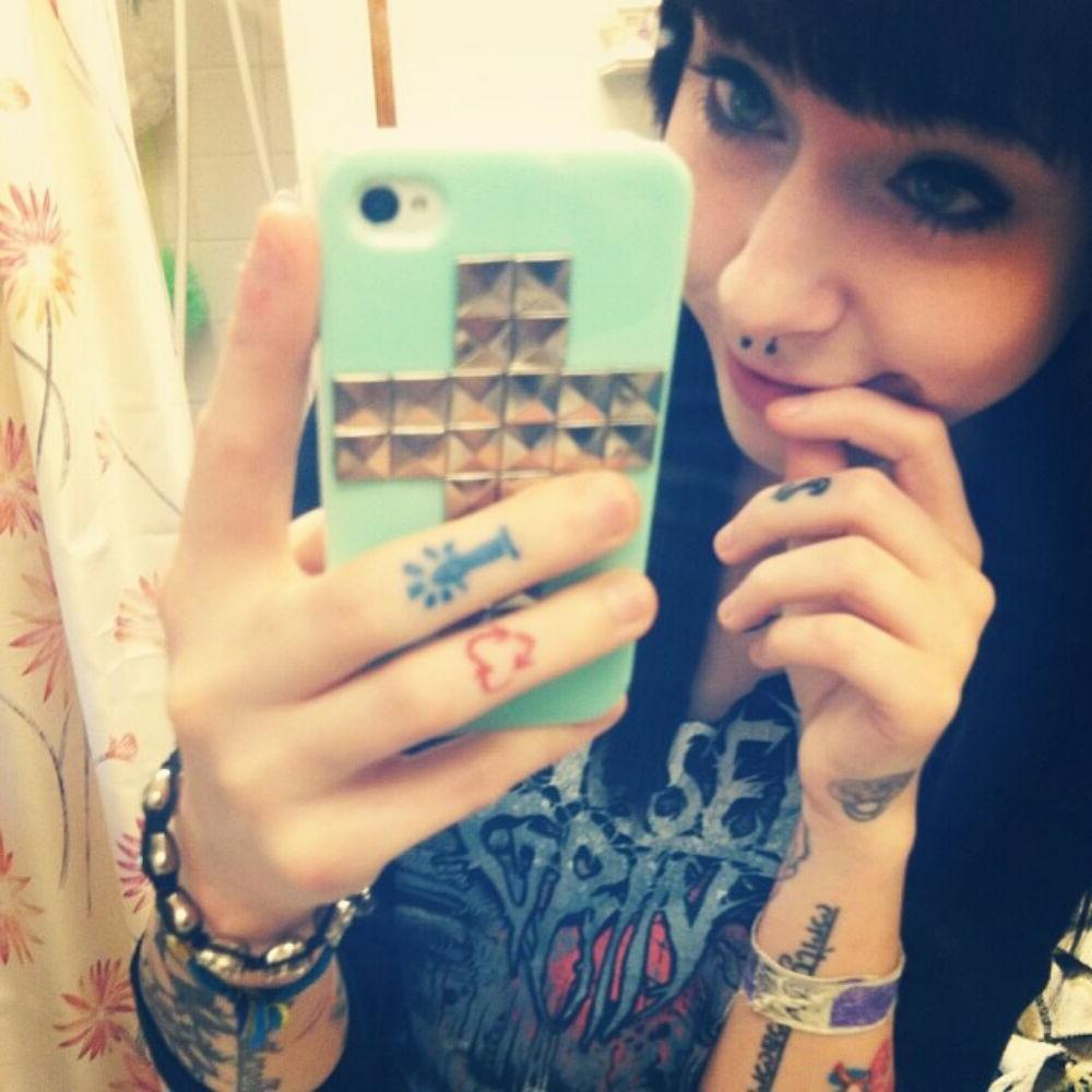 15P Emo gfs posing and selfshot