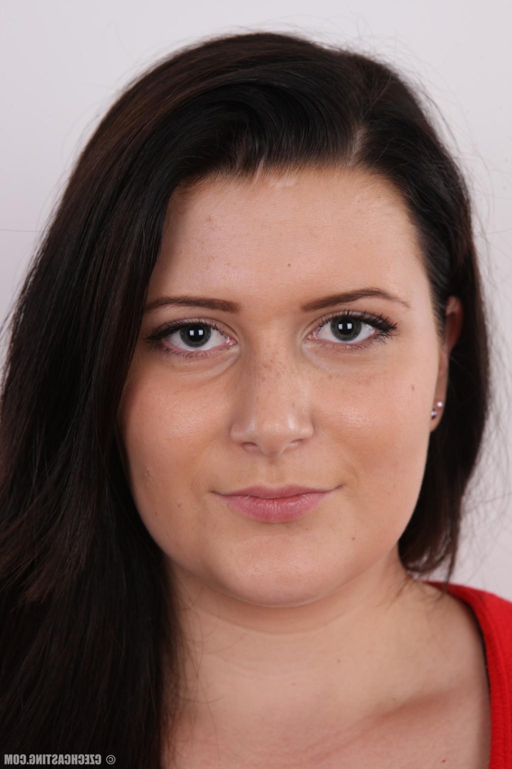 17P Amateur brunette casting pics