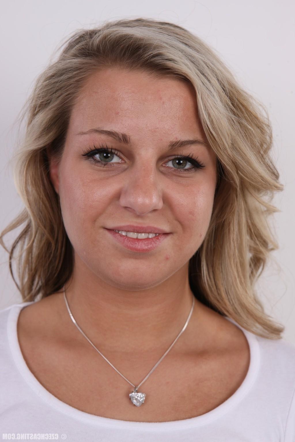 15P Beautiful blonde girl in casting photos