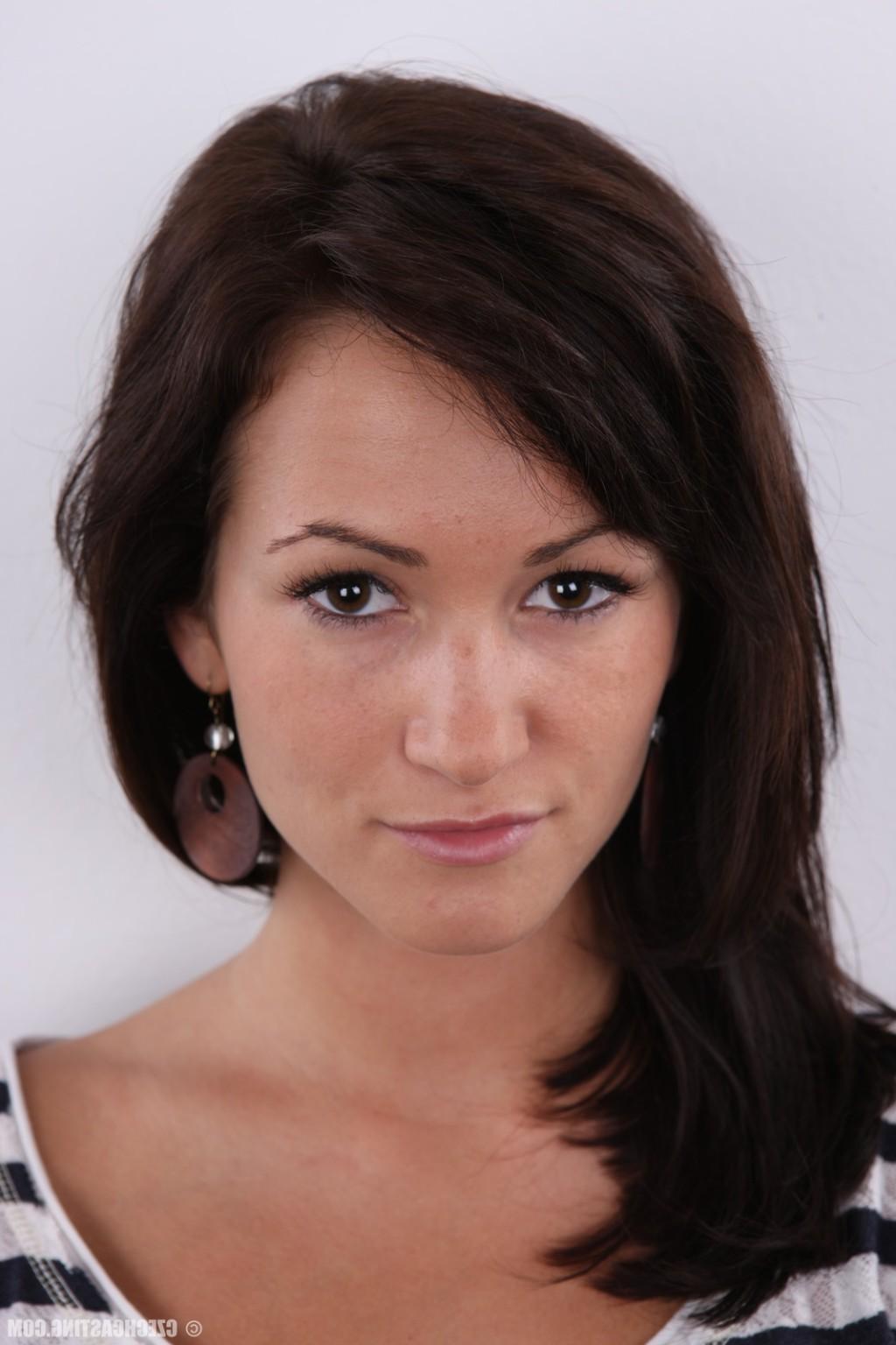 17P Pretty brunette in casting session