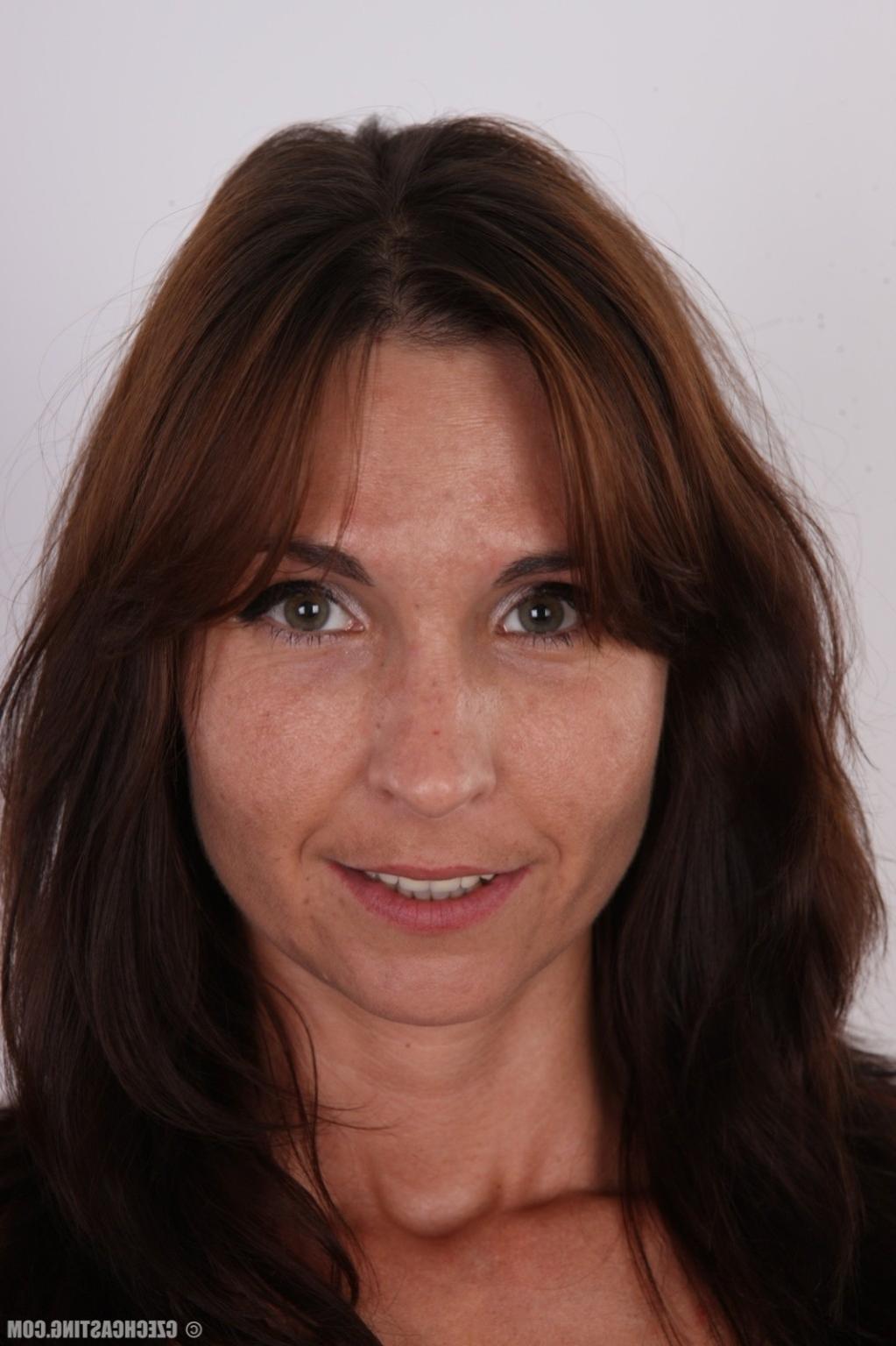 17P Mature wife in casting photos
