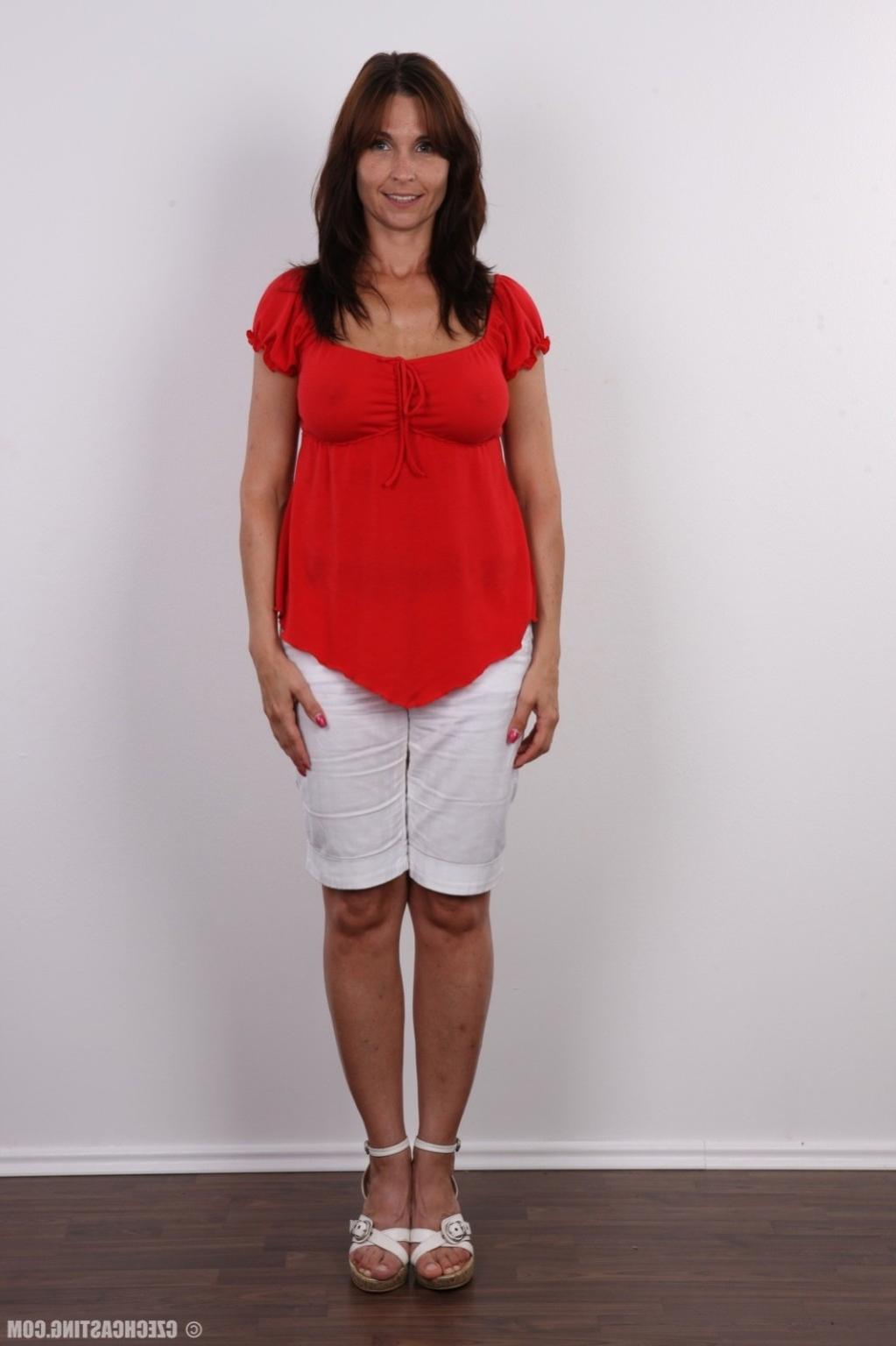17P Mature wife in casting photos