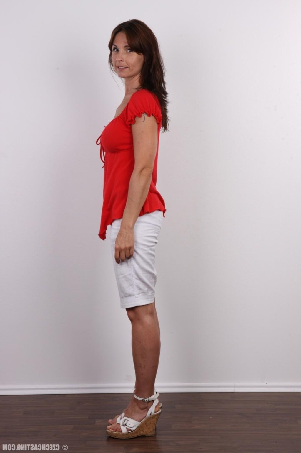 17P Mature wife in casting photos