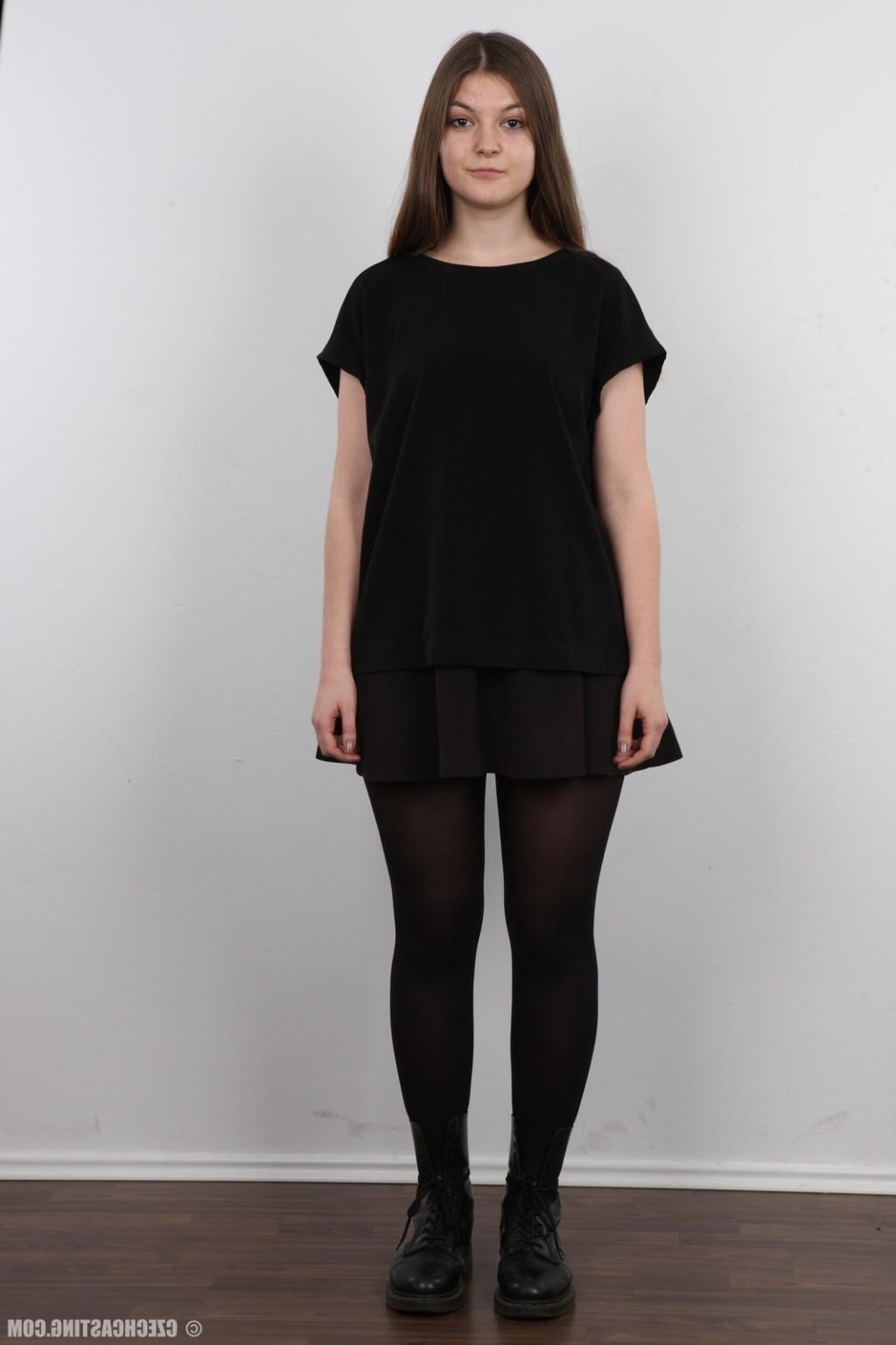17P Young amateur brunette in casting session