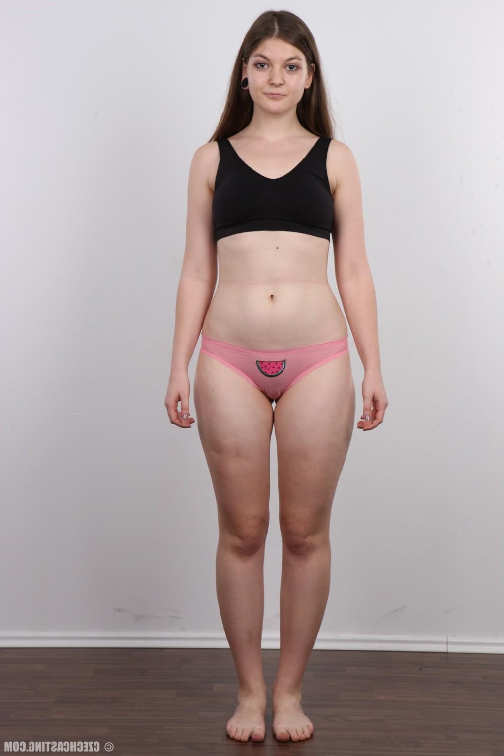 17P Young amateur brunette in casting session