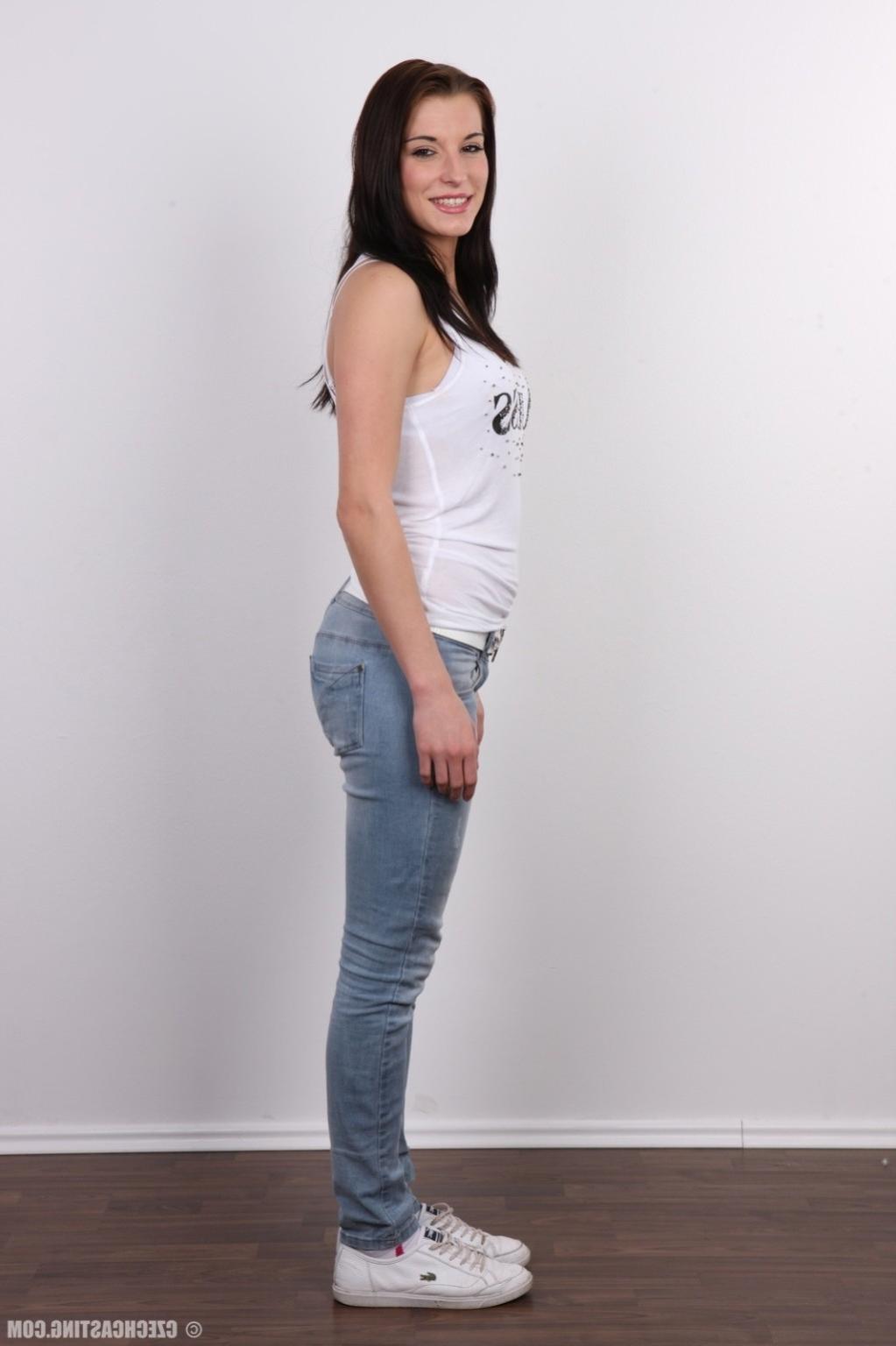 17P Beautiful brunette in casting session