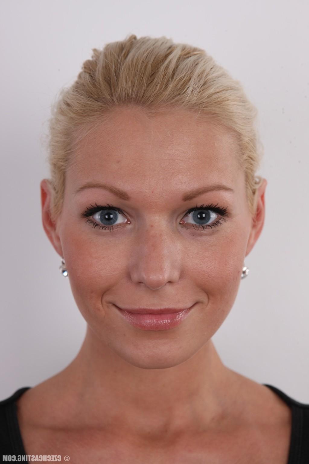 17P Hot amateur blonde in casting sesion