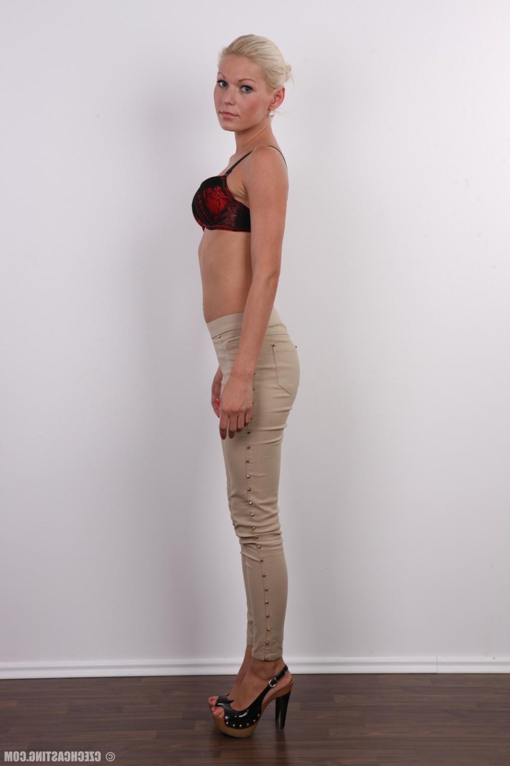 17P Hot amateur blonde in casting sesion
