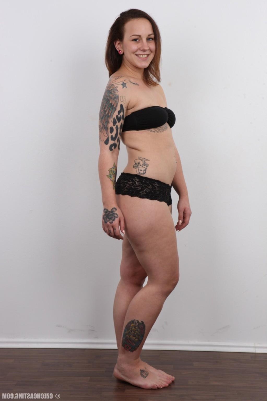 15P Tatootted wife in casting session