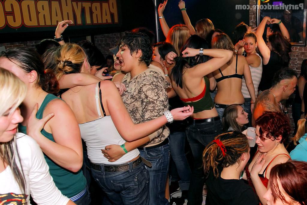 11P Party girls on the prowl for strippers