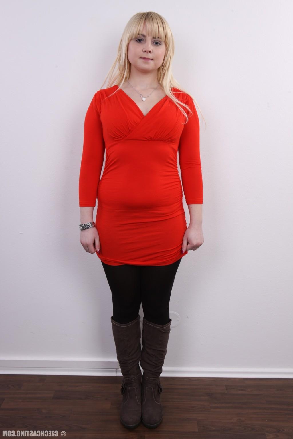 17P Chubby blonde wife poses