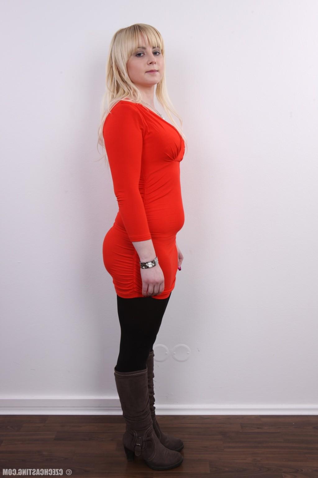 17P Chubby blonde wife poses