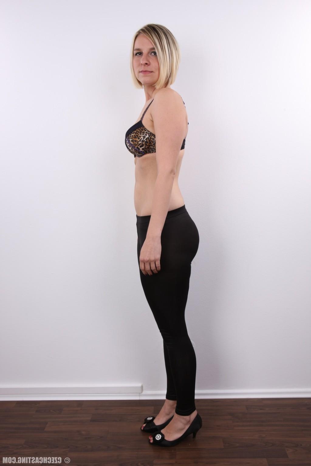 17P Sexy housewife poses naked in these casting pics