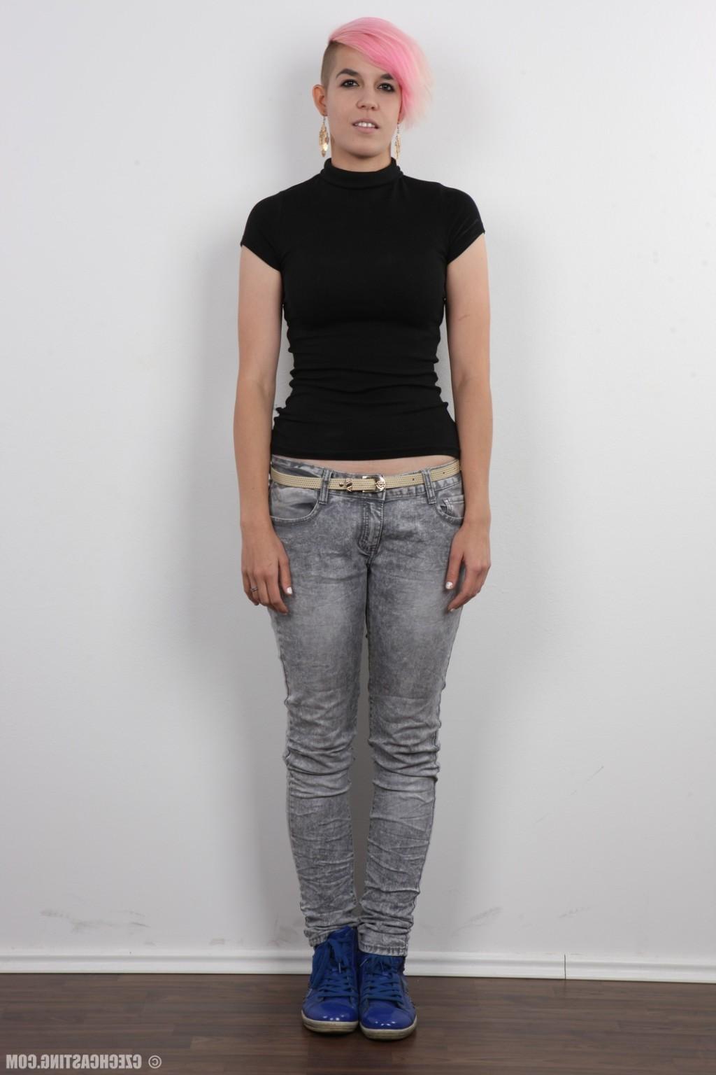 17P Amateur girl casting photos