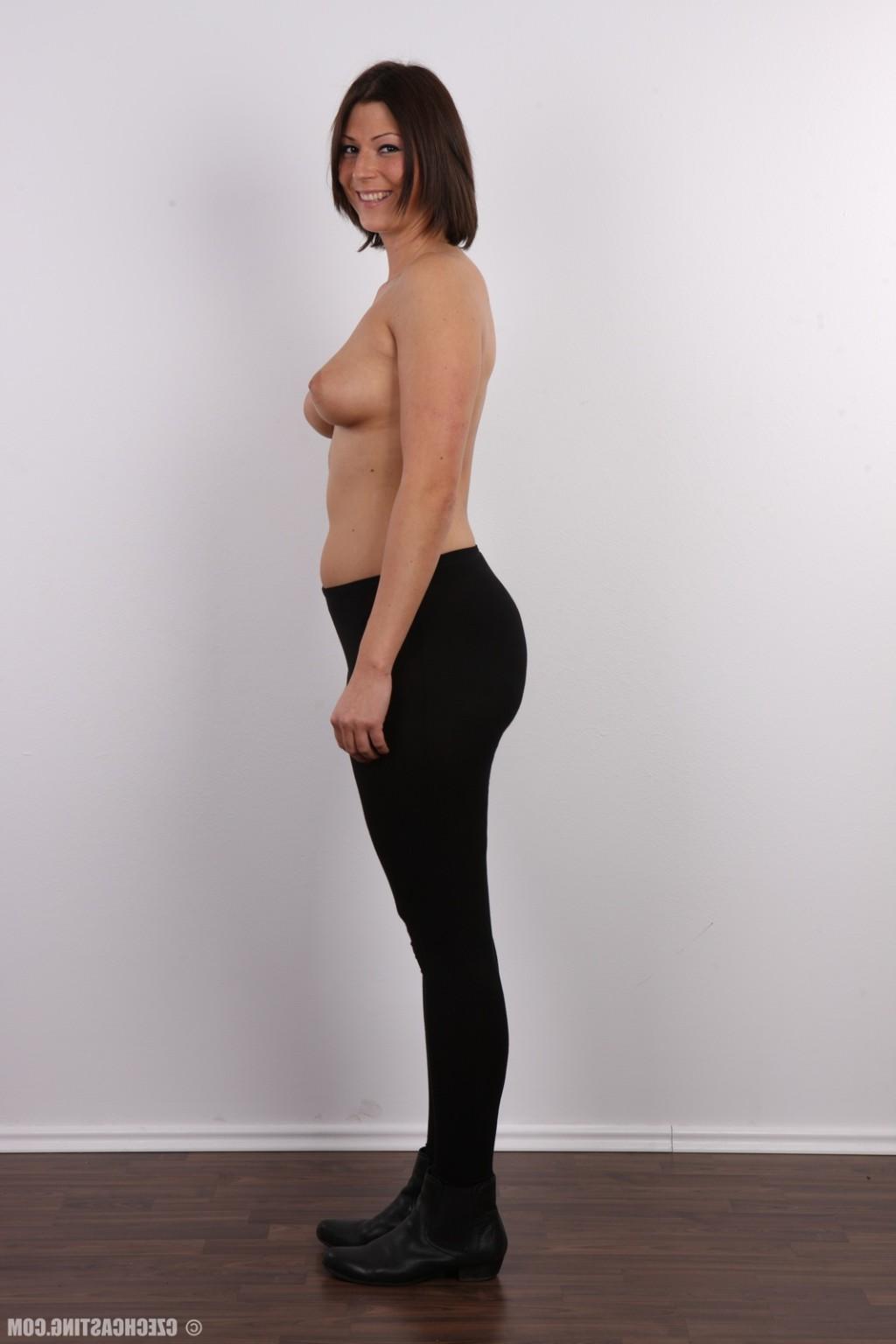 17P Brunette wife with large butt