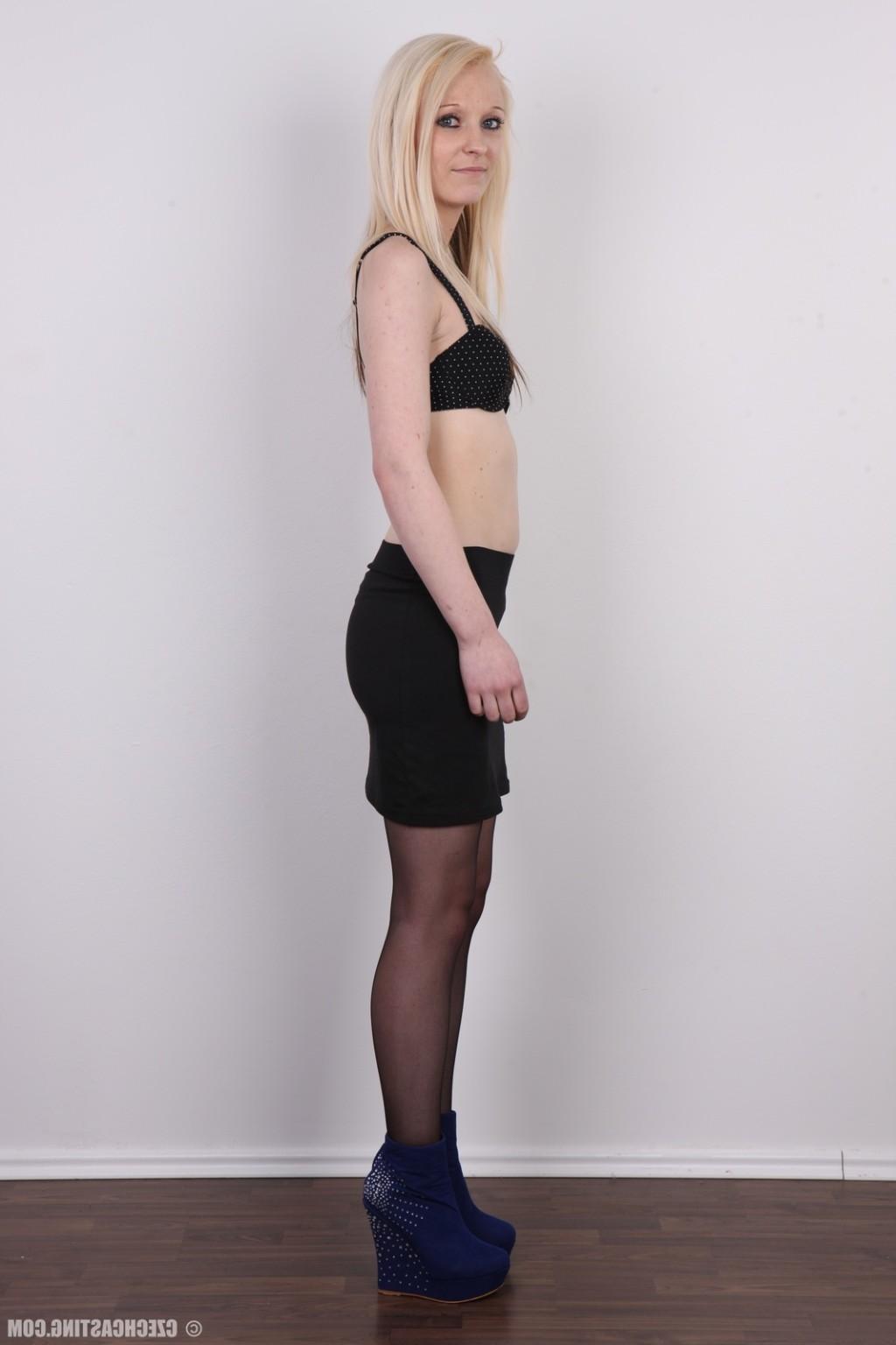 17P Amateur blonde in casting photos
