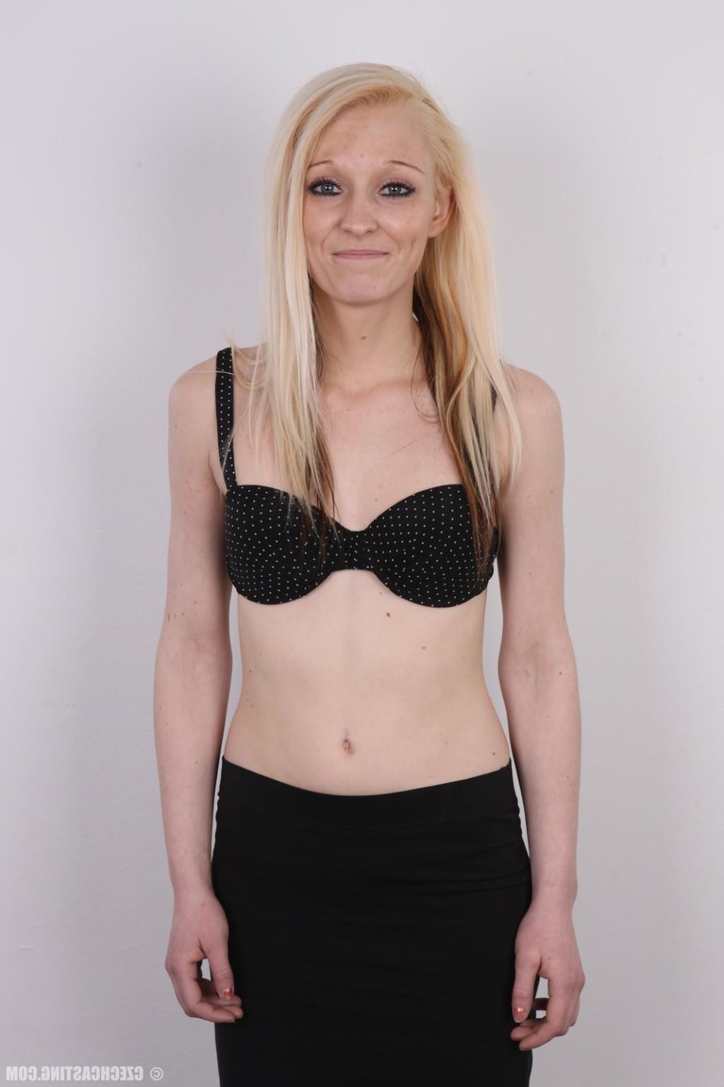 17P Amateur blonde in casting photos