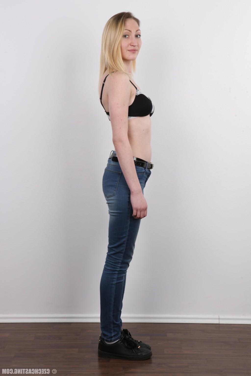17P Hot amateur girl casting photos