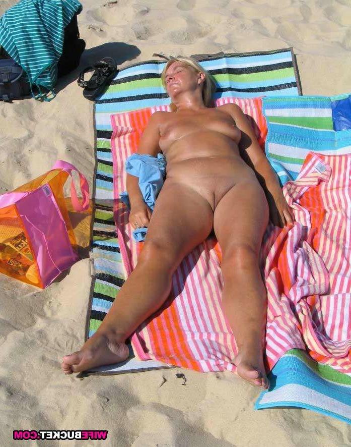 15P MILF sex pics in home swinger sex pictures