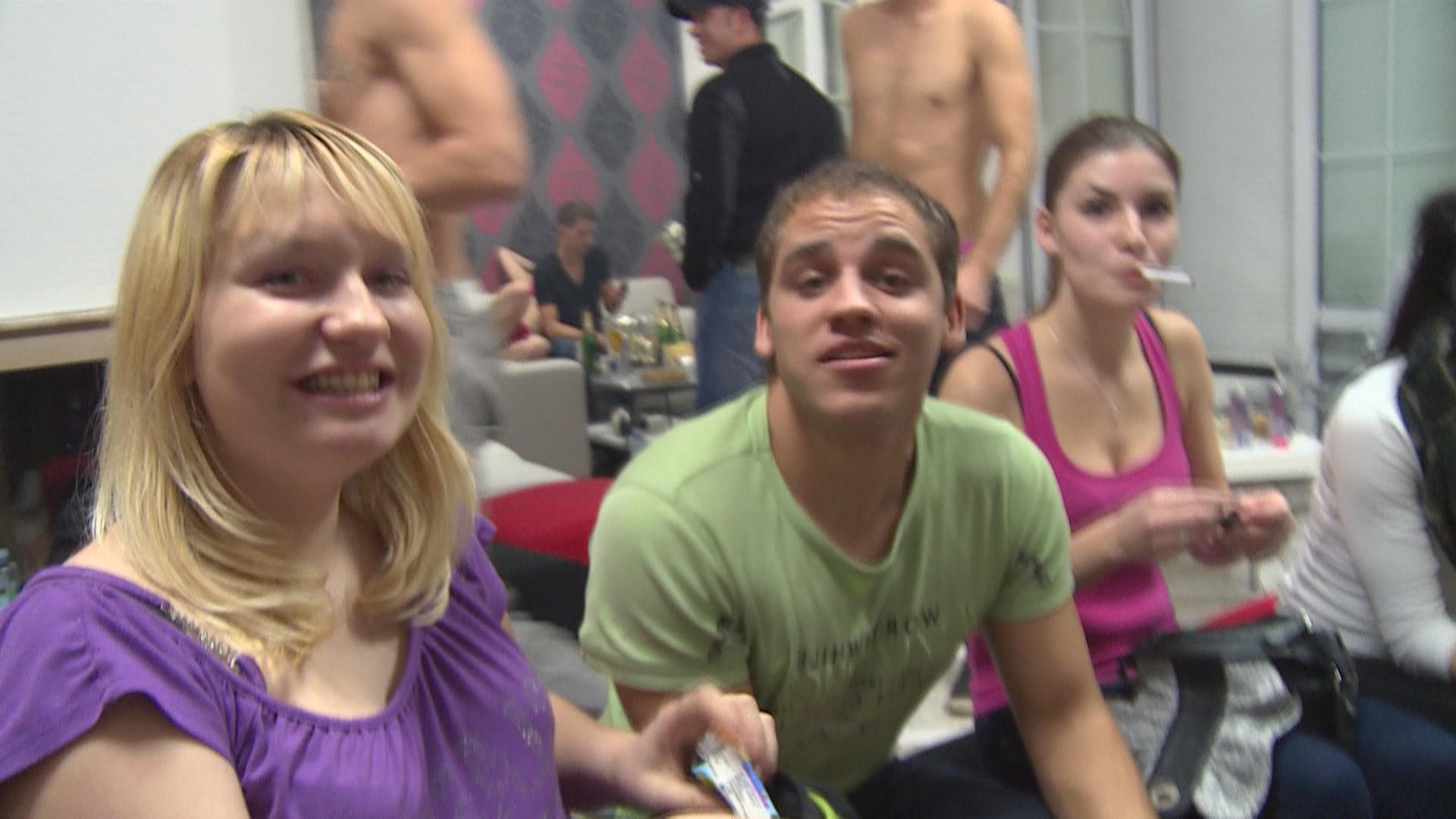 10P Wild amateur orgy pics