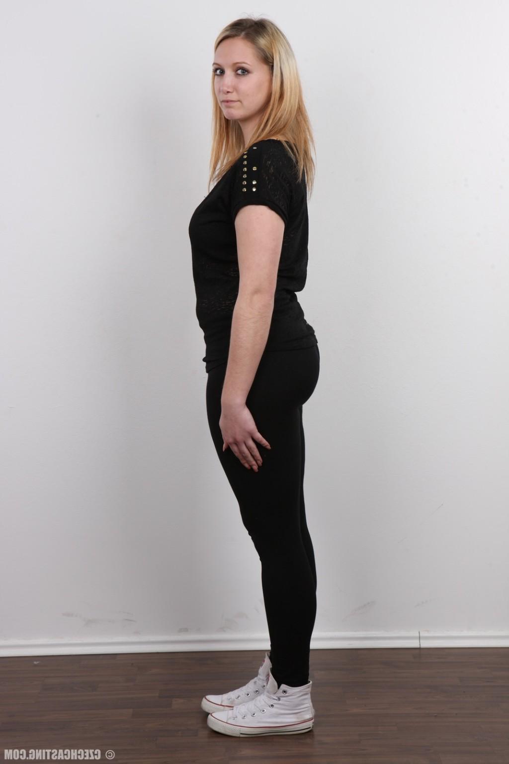 17P Beautiful chubby wife poses naked