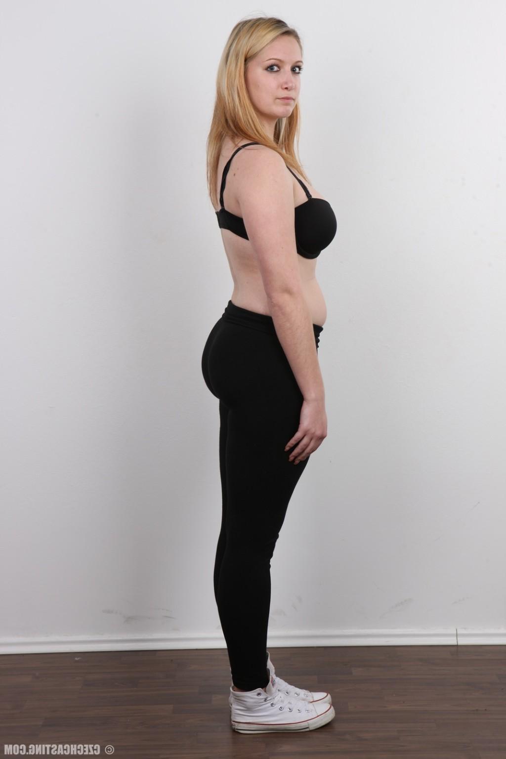 17P Beautiful chubby wife poses naked