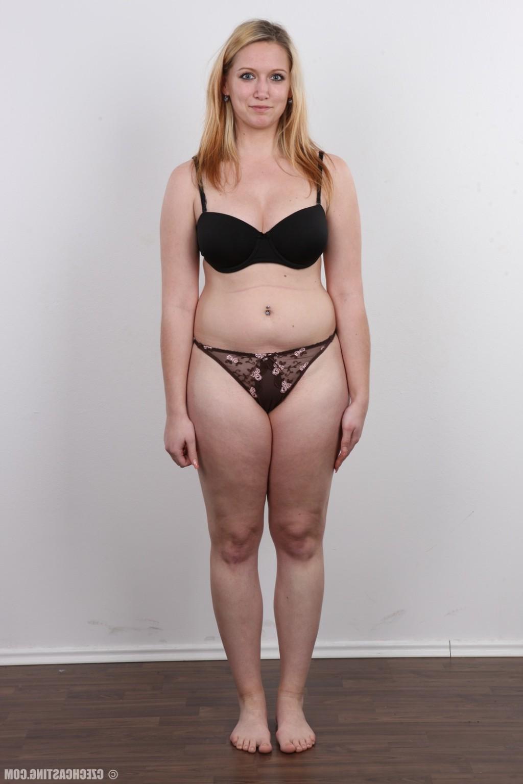 17P Beautiful chubby wife poses naked